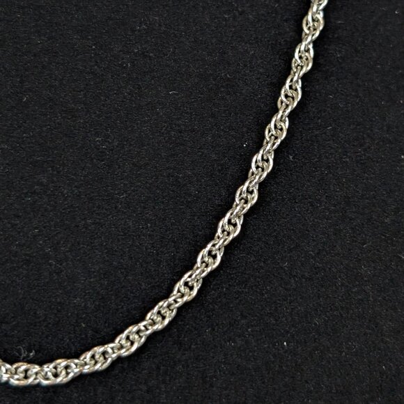 V. Liz Claiborne Rounded Link Rope Chain - Picture 3 of 6